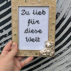 Zu lieb für diese Welt Stickbild