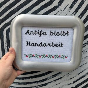 Antifa bleibt Handarbeit Stickbild