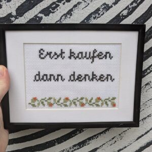 Erst kaufen dann denken Stickbild